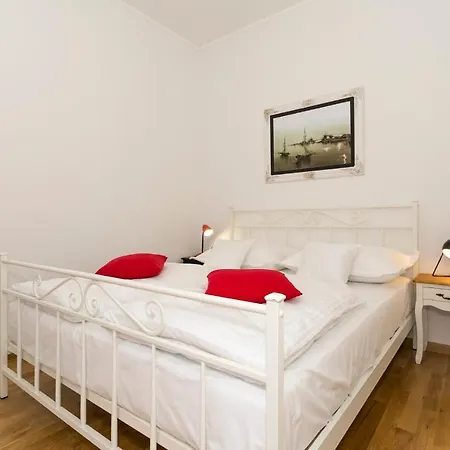 Apartment Dinka With Terrace Split
