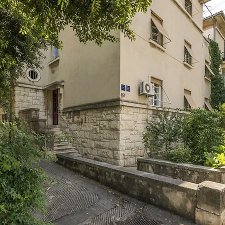 Dinka With Terrace Apartment