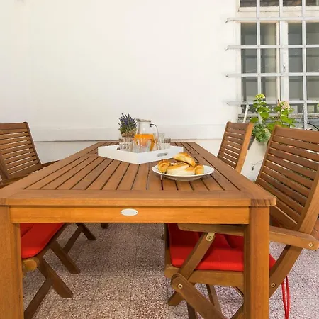 Dinka With Terrace Apartment