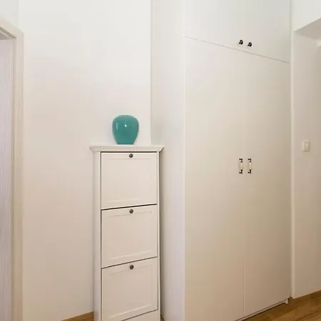 Dinka With Terrace Σπλιτ