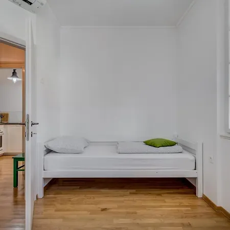 Dinka With Terrace Apartamento