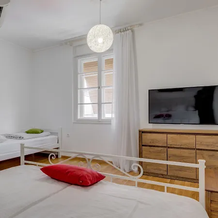 Dinka With Terrace Daire Split