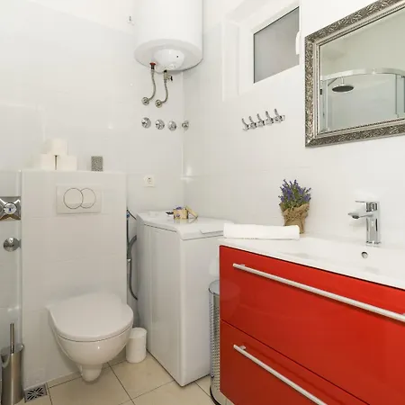 Dinka With Terrace Daire