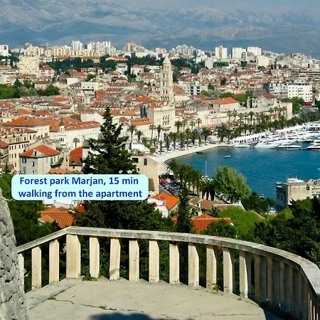 Dinka With Terrace Appartamento *